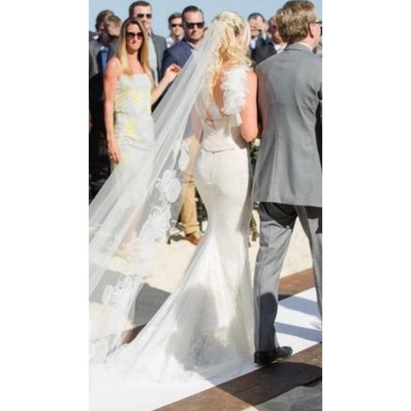 Vera Wang Bridal Olympia 110515 Silk Tulle & Chantilly Lace Gown - Picture 2 of 12